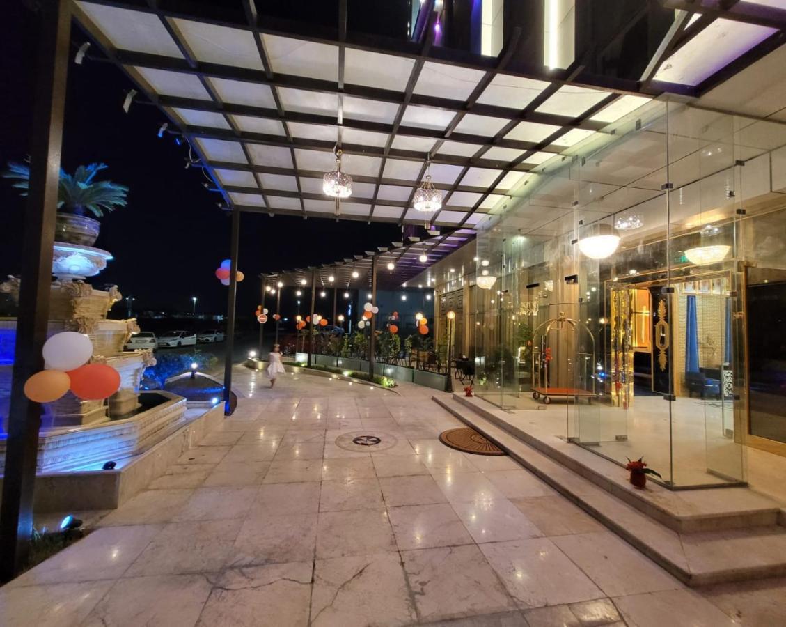 โรงแรมการบูร ราสอัลไคมาห์ ภายนอก รูปภาพ